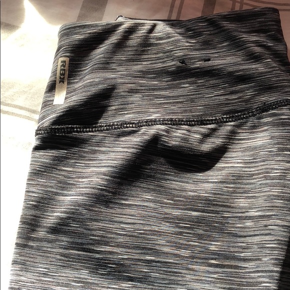 Capri workout pants - Picture 2 of 3